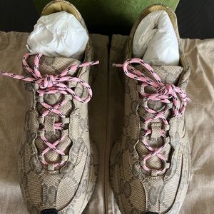 New Gucci Run Sneakers Women size 39. Comes with box, dust bag,lace and receipt.